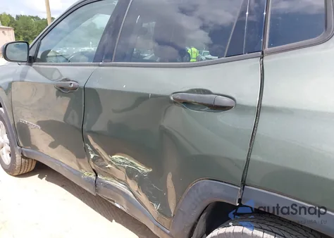 2018 Jeep Compass Sport 4X4 из США, поврежденный, VIN 3C4NJDAB3JT191640